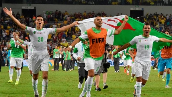 الجزائريون يكتسحون قائمة أفضل لاعب في إفريقيا الجزائريون يكتسحون قائمة أفضل لاعب في إفريقيا