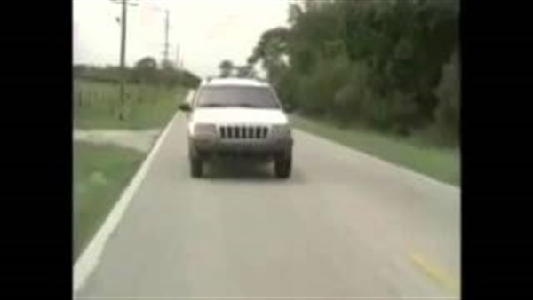 بالفيديو.. الطرق المتبعة للسلامة الآمنة عند انفجار إطار السيارة