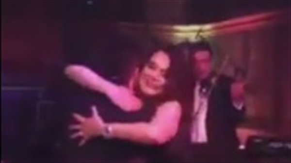 بالفيديو .. شريهان ترقص علي أنغام عمرو دياب فى زفاف ابن "ضرتها " بالفيديو .. شريهان ترقص علي أنغام عمرو دياب فى زفاف ابن "ضرتها "