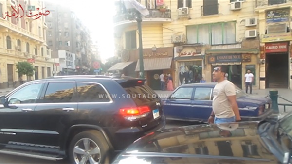 بالفيديو..زيارة مفاجئة لمحافظ القاهرة بميدان طلعت حرب بالفيديو..زيارة مفاجئة لمحافظ القاهرة بميدان طلعت حرب