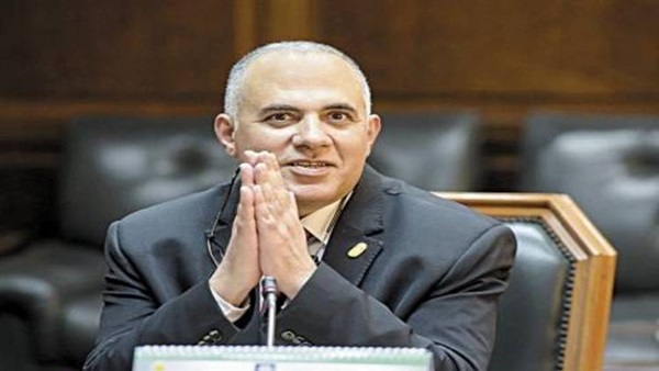وزير الري يتلقى تقريرا حول مجهودات الوزارة 