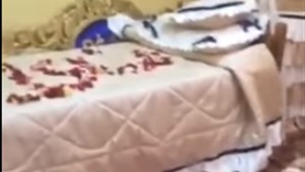بالفيديو.. كيف استقبل زوج سعودي زوجته بعد ولادتها لبنت سادسة؟ بالفيديو.. كيف استقبل زوج سعودي زوجته بعد ولادتها لبنت سادسة؟