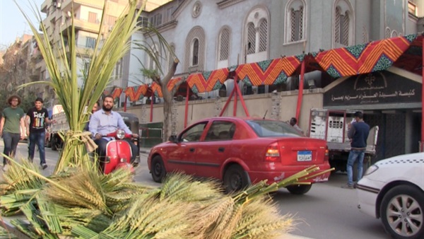 المسيحيون يستعدون للإحتفال بـ «أحد الزعف» المسيحيون يستعدون للإحتفال بـ «أحد الزعف»