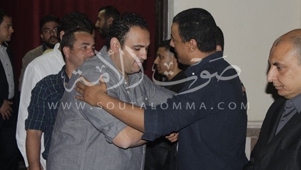 بالصورة..وصول أكرم حسنى عزاء والد الجخ بالصورة..وصول أكرم حسنى عزاء والد الجخ