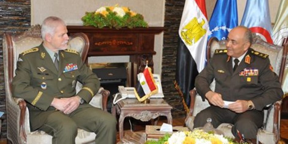 محمود حجازى يلتقى رئيس اللجنة العسكرية بـ«الناتو» لبحث أوضاع المنطقة
