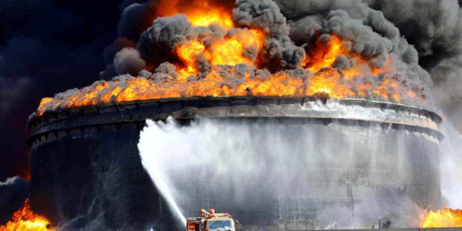 حريق كبير داخل منشآت النفط فى منطقة الزهرانى جنوب لبنان.. فيديو