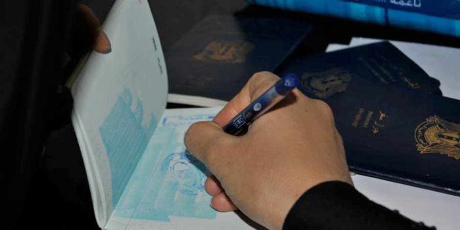القبض على شخص مدرج على قوائم الوصول بمطار سوهاج لتزويره جواز سفره