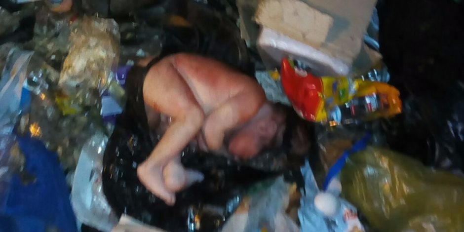 طالبة تتخلص من طفلتها لرفض الأب الاعتراف بها