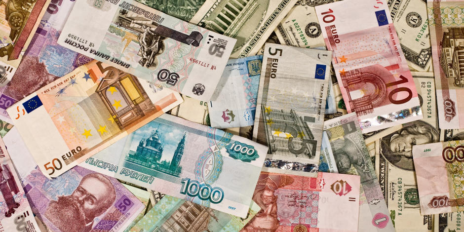 ننشر أسعار العملات الأجنبية والعربية مقابل الجنيه اليوم