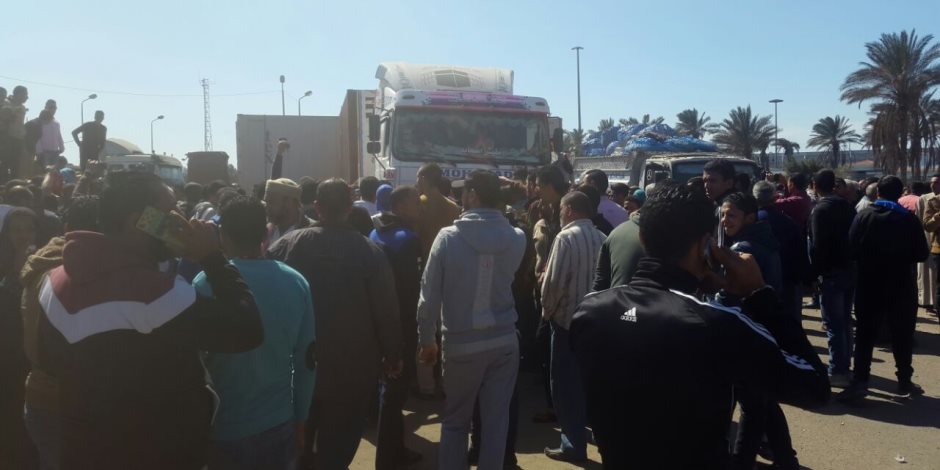 وقفة احتجاجية لعمال سكر إدفو بسبب علاوة غلاء المعيشة
