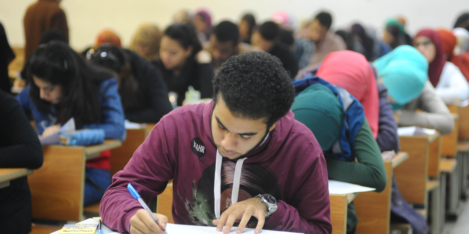 التعليم: ضبط ٩ حالات غش خلال امتحان اللغة الأجنبية الأولي دور ثاني للثانوية العامة