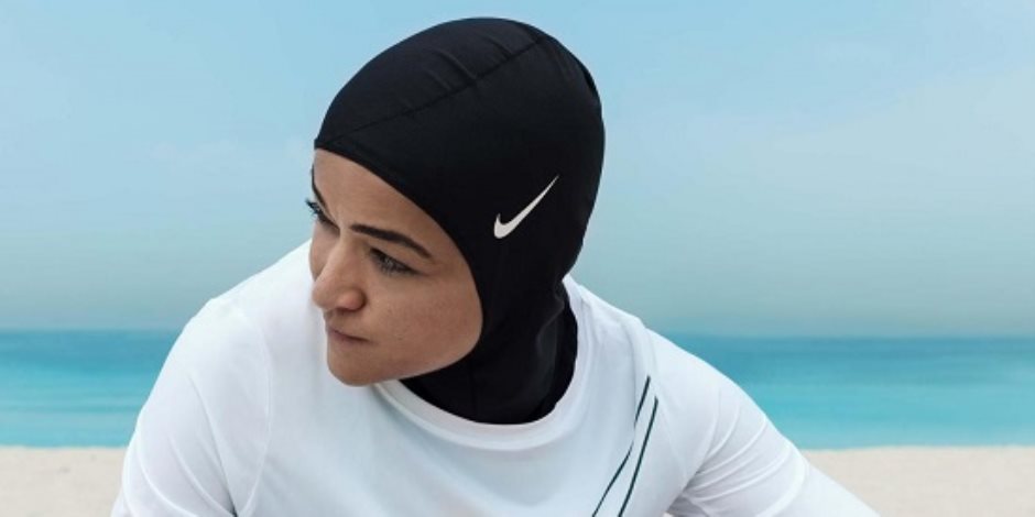 المصرية منال رستم تختبر أول ملابس رياضية للمحجبات تصنعها Nike