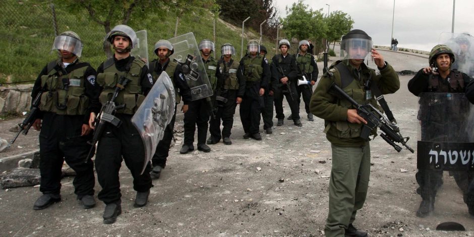 رصاص الاحتلال الإسرائيلي يصيب طفلين فلسطنين في هجمات علي الخليل