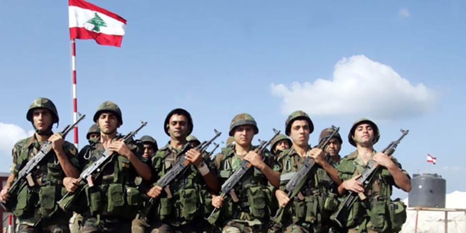الجيش اللبناني يستهدف مراكز تنظيم "داعش" الإرهابي في الجرود بالمدافع والطيران الحربي