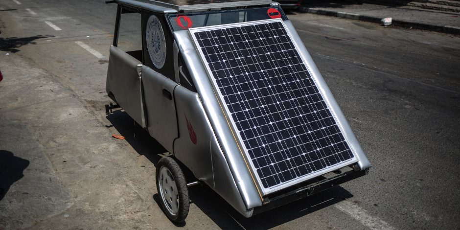 افتتاح أول محطة للطاقة الشمسية ومصنع مصري للسيارات المصفحة بالسويس اليوم