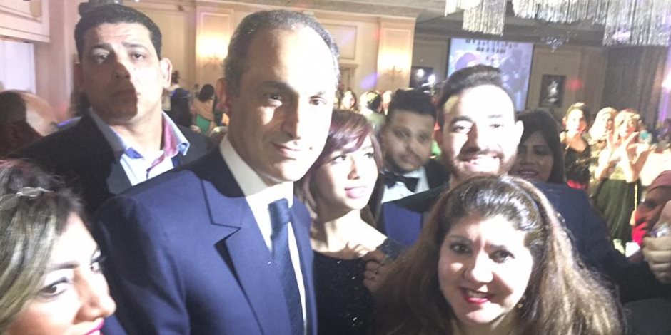 «بحبك يا صاحبي».. جمال مبارك في زفاف أدمن «آسفين ياريس» (صور) «بحبك يا صاحبي».. جمال مبارك في زفاف أدمن «آسفين ياريس» (صور)