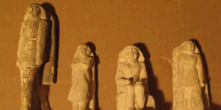 مدير آثار أسوان يشيد بالمفتشين المصريين بعد الكشف على تمثال أثرى نادر