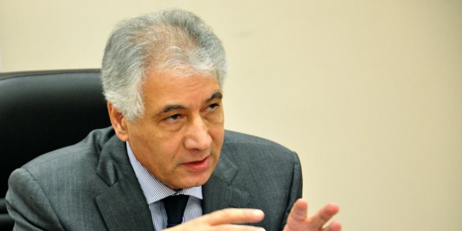 الدكتور أحمد جلال في حوار لـ«صوت الأمة»:على الحكومة أن ترفع ضريبة الدخل وتفرض أخرى على«الأموال الساخنة»..وزير المالية الأسبق: البنك المركزي لا يقوم بدوره..وأزماتنا من صنع أيدينا فلا نلوم إلا أنفسنا الدكتور أحمد جلال في حوار لـ«صوت الأمة»:على الحكومة أن ترفع ضريبة الدخل وتفرض أخرى على«الأموال الساخنة»..وزير المالية الأسبق: البنك المركزي لا يقوم بدوره..وأزماتنا من صنع أيدينا فلا نلوم إلا أنفسنا