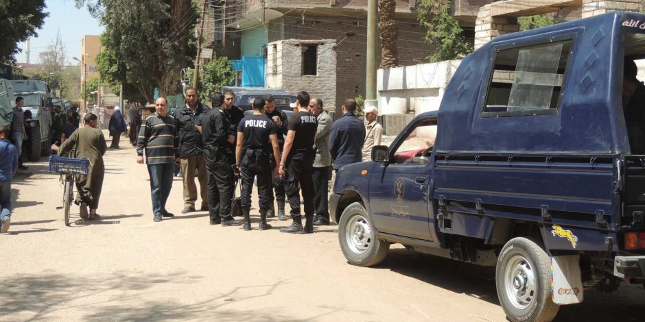 الأمن يضبط ربة منزل وساعي وعاطل هاربين من تنفيذ 41 حكم حبس بالإسكندرية