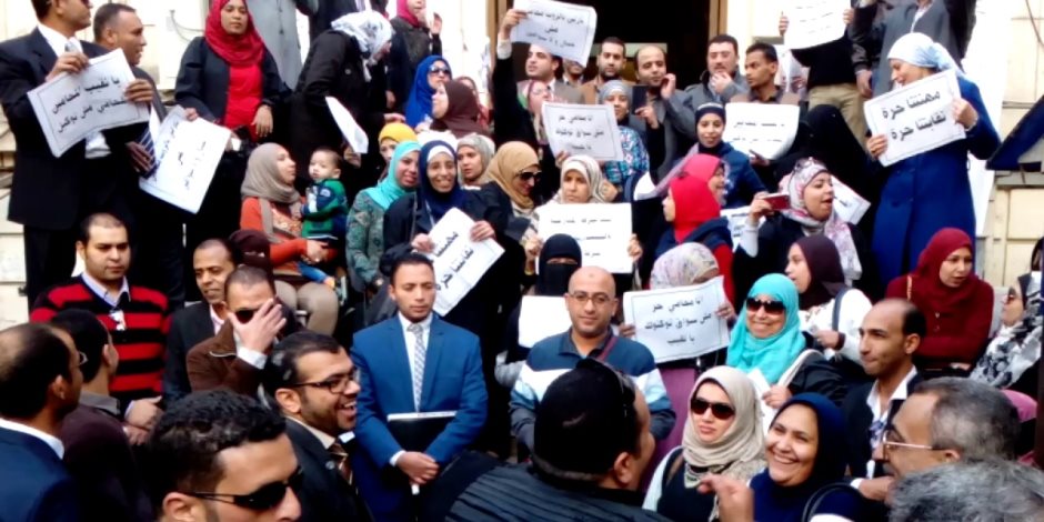 "شهادة" تبرئ 7 محامين من تهمة التظاهر بالإسكندرية