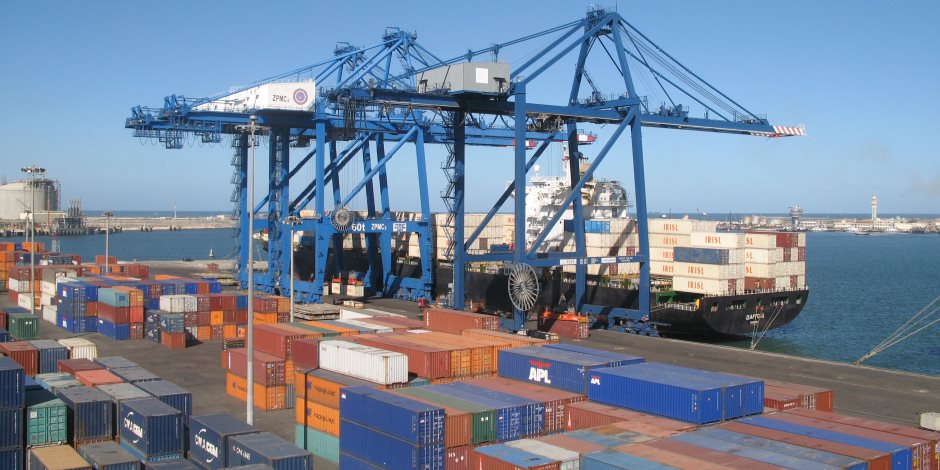 ميناء دمياط يستقبل 8 سفن حاويات وبضائع عامة خلال 24 ساعة 