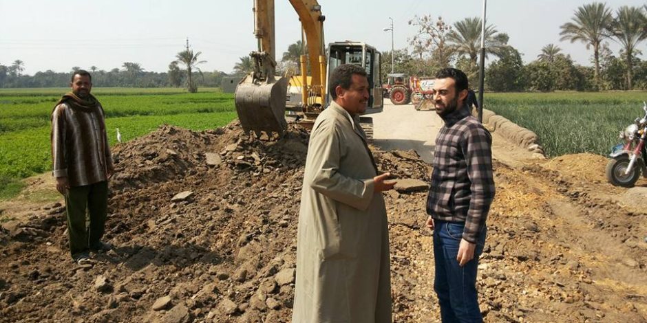 تحويل 700 ألف جنيه لرصف طريقي السناجرة والعمارة بـ"أبو حماد"