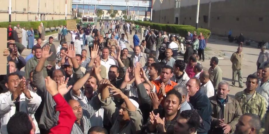 إضراب العاملين بجهاز مدينة السادات عن العمل للمطالبة بالتثبيت