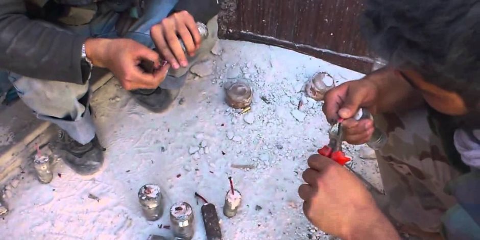 إبطال مفعول قنبلة في شارع البحر بطنطا (فيديو)