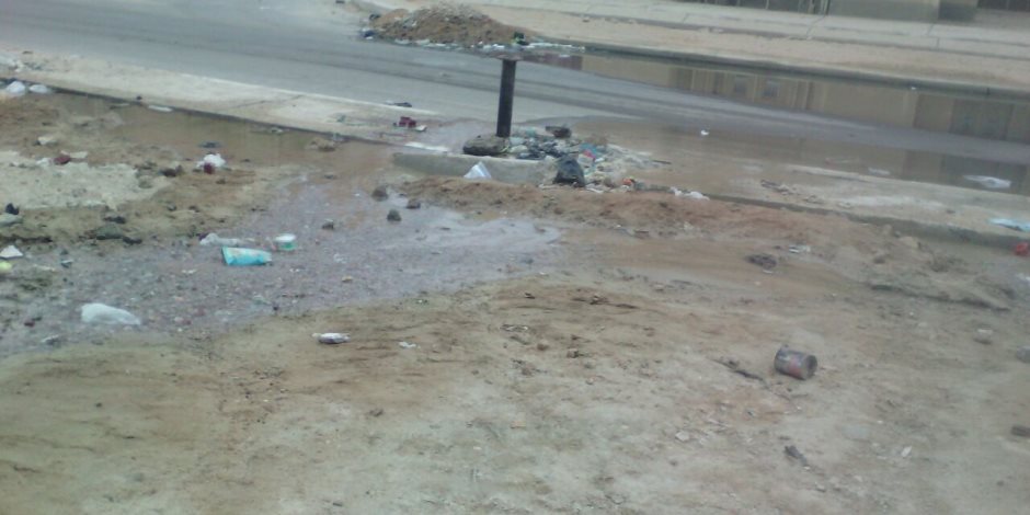 طفح المجاري يجتاح مساكن نزلة عبداللاه بأسيوط (صور)