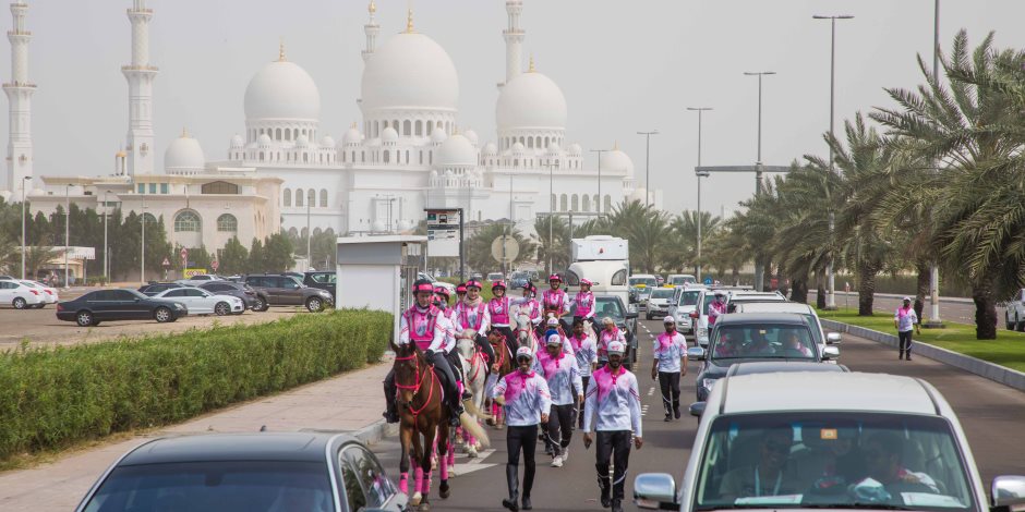 «مهرجان الخير لأم الخير» يستقبل القافلة الوردية في أجواء احتفالية وتراثية