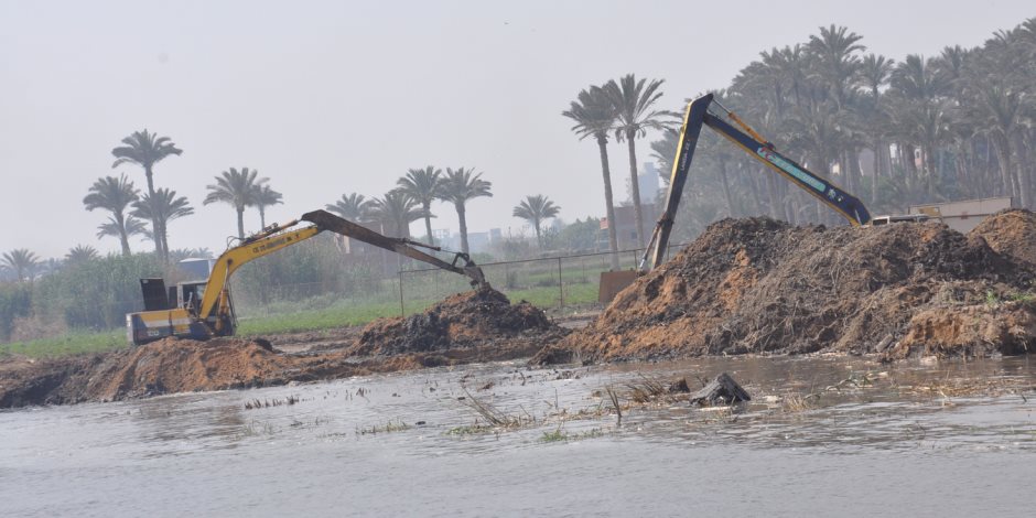 إزالة 15 حالة تعد على جسور النيل في مركز الزرقا بدمياط