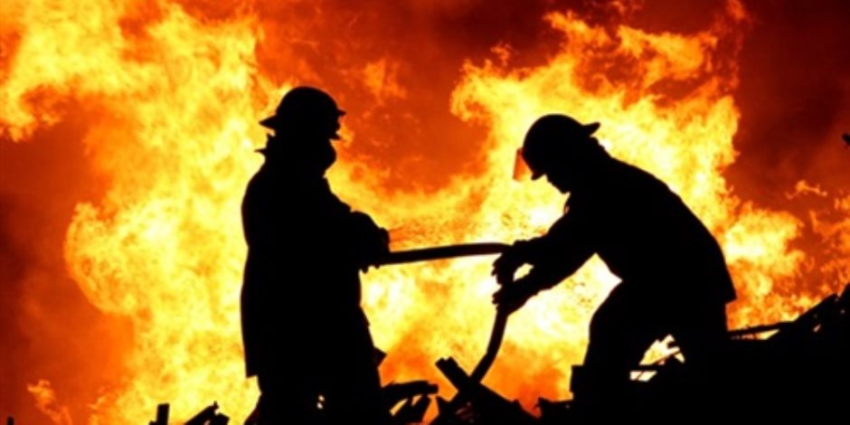 إصابة اثنين في حريق هائل بمخزن كاوتشوك بالمنوفية