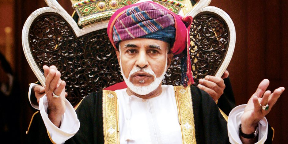 السلطان قابوس يبعث ببرقية تعزية للرئيس السيسي في ضحايا حادث القطارين