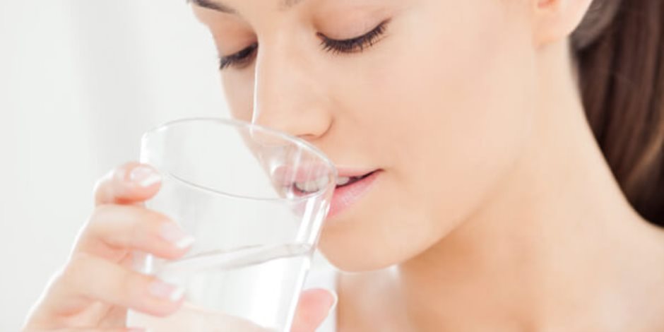 5 فوائد صحية لشرب المياه .. تخفف أعراض التعب وتحسن المزاج وعملية الهضم