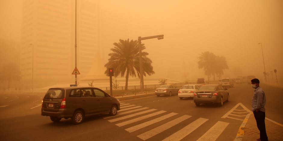 طوارئ في محافظات الجمهورية كافة بسبب سوء الأحوال الجوية.. أمطار على أغلب المناطق وعواصف ترابية تعيق الرؤية على الطرق.. والصحة ترفع حالة الاستعداد بالمستشفيات لاستقبال حالات الإختناق