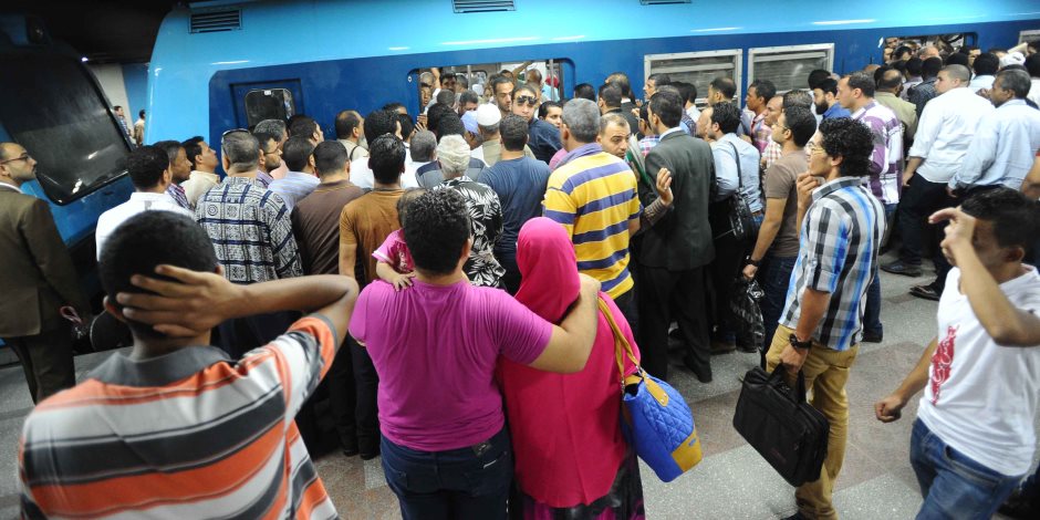 مترو الأنفاق: مشكلة الزحام أمام شبابيك التذاكر سببها «الفكة»