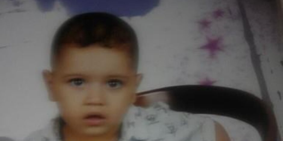 بالصور..أمير طفل عمره 3 سنوات مصاب بمرض غامص.. ووالده يروى مأساته