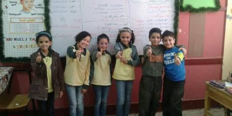 تحت تهديدهم بالأسلحة البيضاء.. مدرسة بالمعادي تطرد 500 طالب (صور)