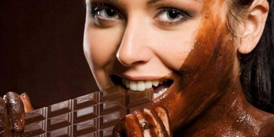 الشوكولاتة والزبادي.. لبشرة أكثر نضارة (إنفوجراف)