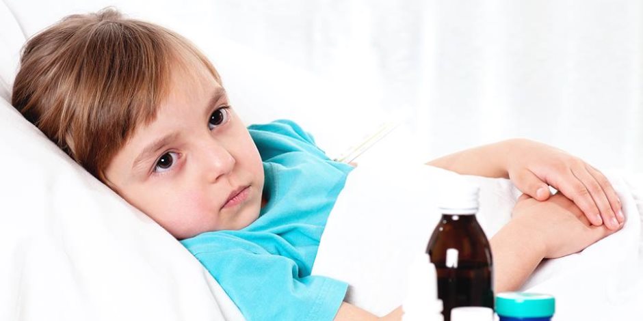 دون اللجوء للأدوية.. كيف تحمى طفلك من خطر الإصابة بنزلات البرد والأنفلونزا؟
