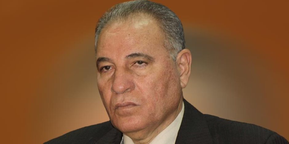 «الزند» يتنازل عن قضية حبس صحفي الجمهورية