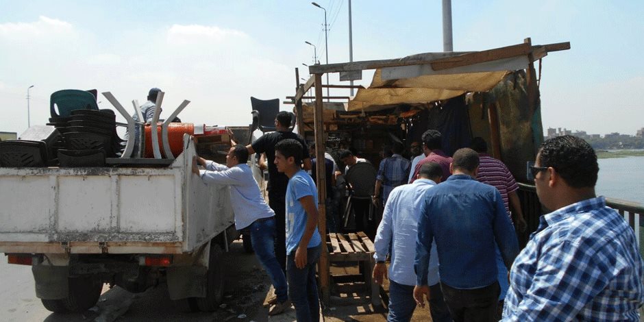 محافظة القاهرة تغلق محلين مخالفين في شارع عبد العزيز 