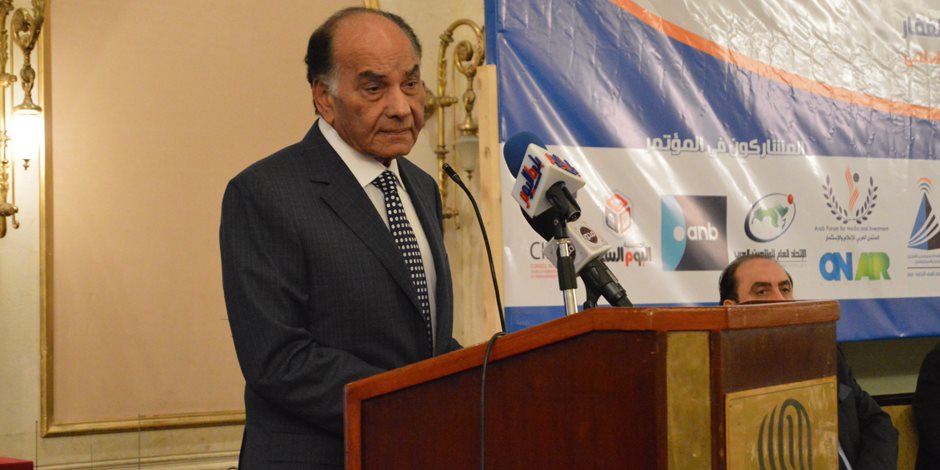 فريد خميس يسلم رئيس الوزراء 20 مليون جنيه من إجمالى 100 مليون لتنمية سيناء