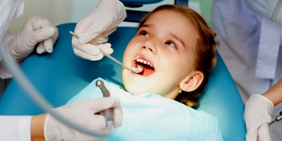 3 مشاكل في الأسنان هيتعرض لها طفلك.. إليك حلها