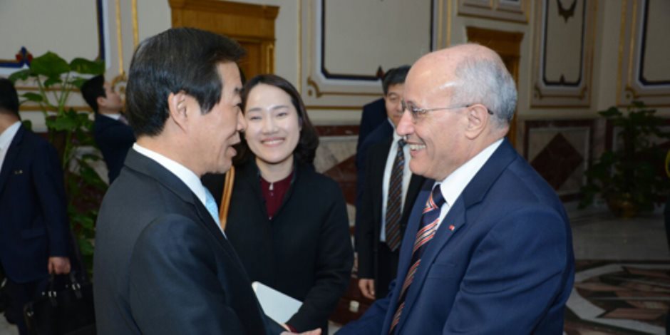 وزير الإنتاج الحربي يبحث مع كوريا والمجر سبل التعاون في مجالات التصنيع (صور)