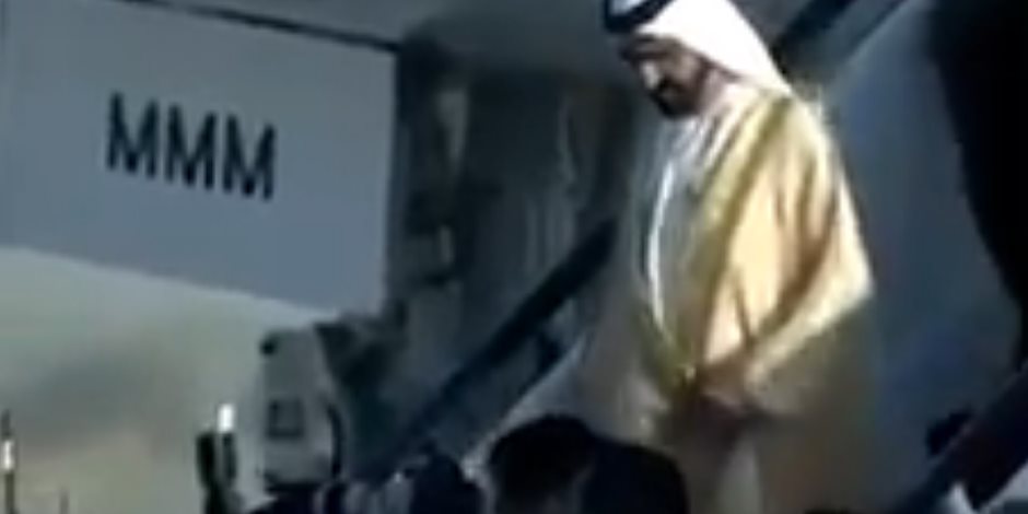 لحظة سقوط محمد بن راشد في القمة العربية الـ 28 (فيديو)