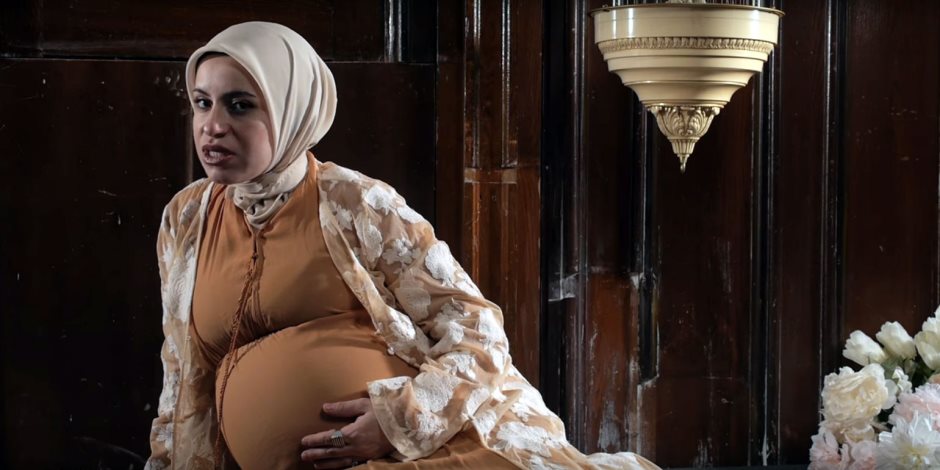 بـ«الراب».. أمريكية مسلمة تدافع عن الحجاب (فيديو)