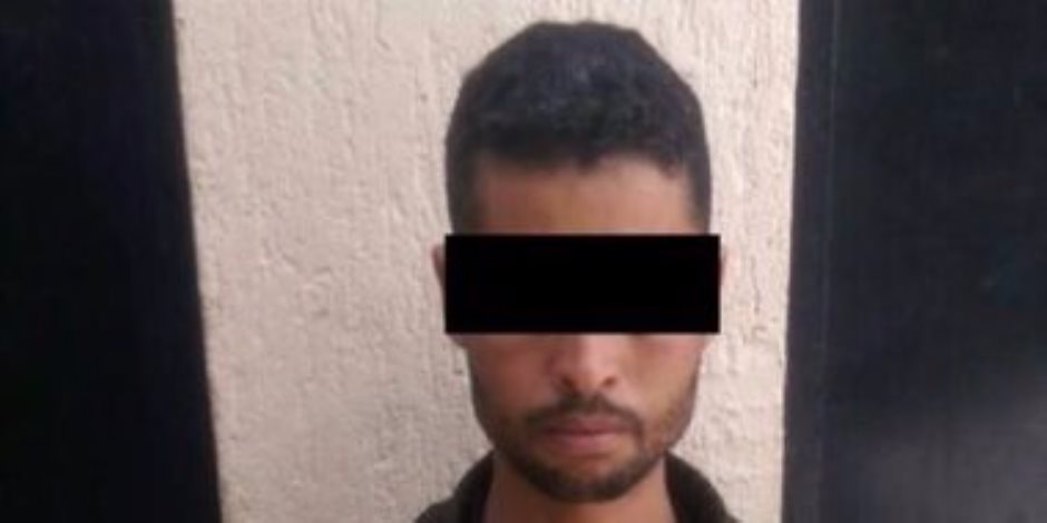 عامل قتل زميله بالرحاب ينهار أمام النيابة:«إبني كان محتاج عملية ومكنش معايا فلوس»