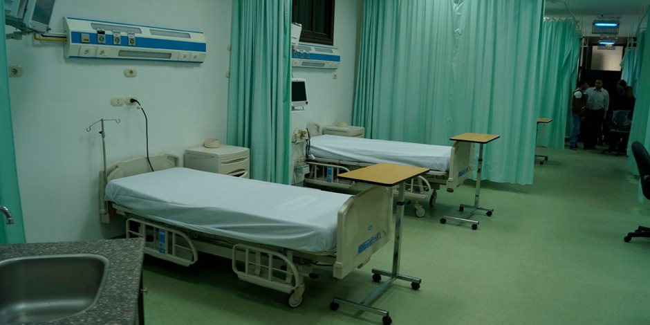 ضبط شاب يبحث عن مكان للنوم بغرفة العناية المركزة بمستشفي الزقازيق الجامعي