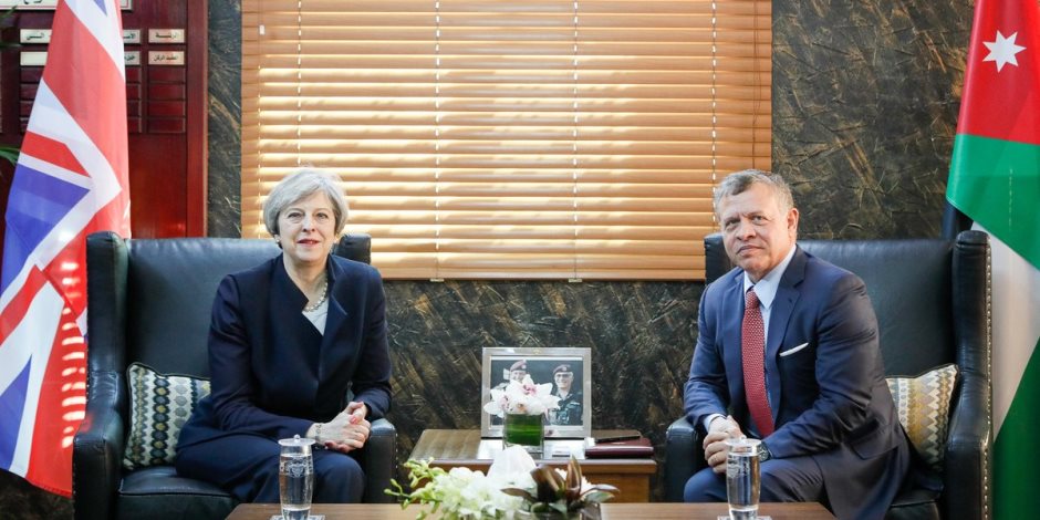 العاهل الأردني ورئيسة الوزراء البريطانية يبحثان جهود محاربـة الإرهـاب